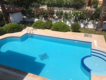 Müstakil Bahçeli Haftalık Kiralık Villa Deniz