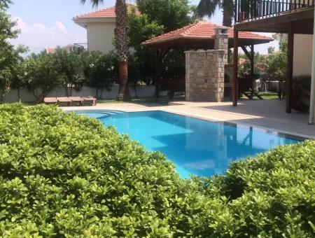 Müstakil Bahçeli Haftalık Kiralık Villa Deniz